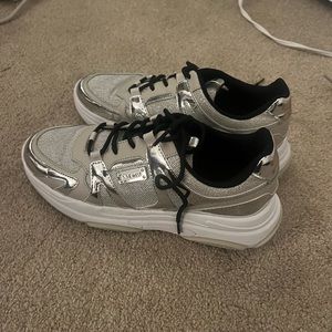 Nine West Silver Sneakets Size 7.5